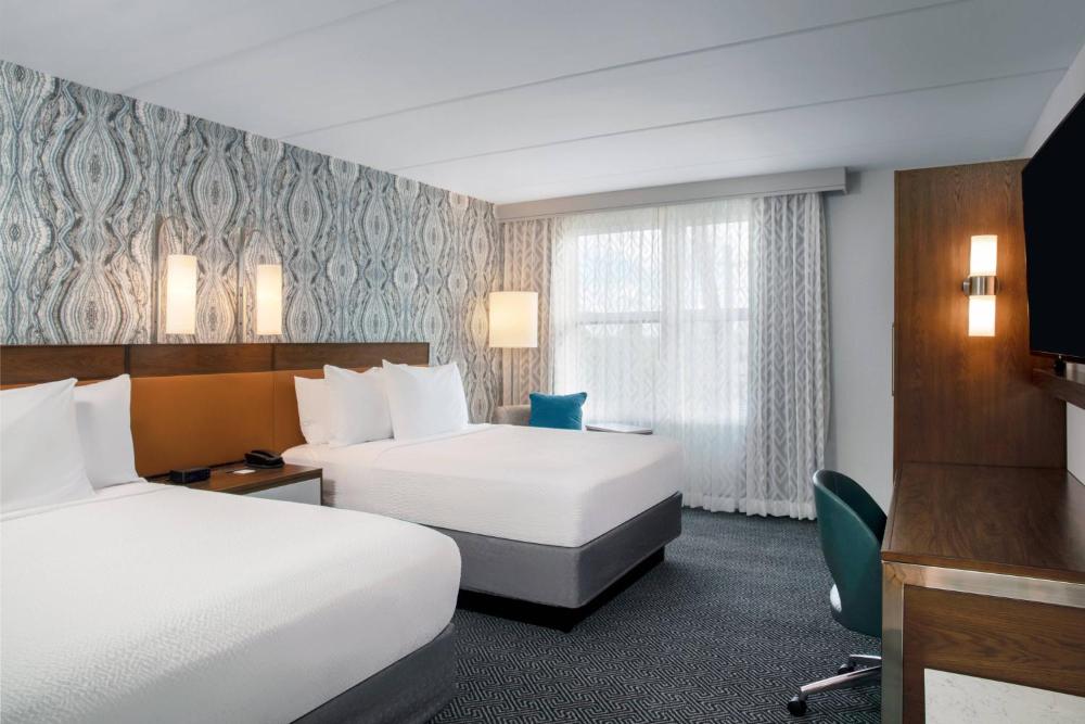 Queen Room with Two Queen Beds and Adapted Tub - Mobility and Hearing Accessible interior